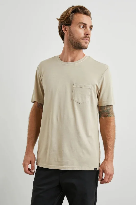 Rails Johnny T-Shirt / Desert Sand Sophisticated Men's 